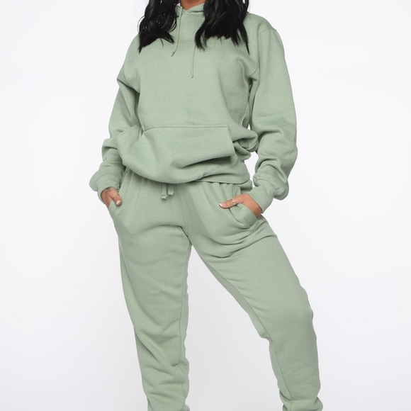 Brand New Fashion Nova Oversized Jogger Set - Picture 2 of 3